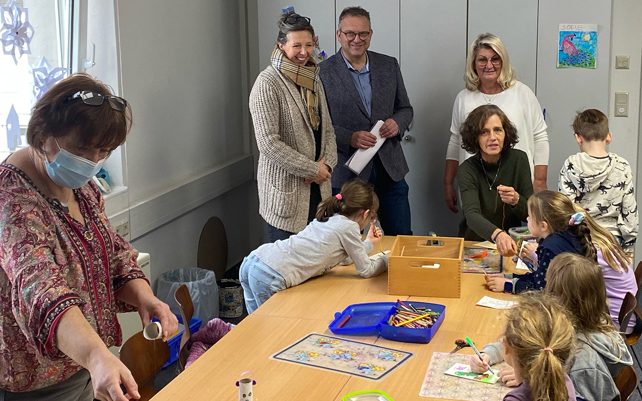 Optimale Voraussetzung bieten die neu angemieteten Rume fr die Betreuende Grundschule. Von links: Pia Neumann, Susanne Gemmecker, Berno Neuhoff, Friederike Boschen und Iris Bhnlein. (Fotos: KathaBe)