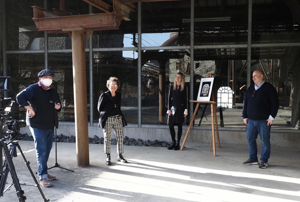 Gruppenbild von links: Filmer Jrg Sartorius, Kuratorin Marli Bartling, Doris Kohlhas und Dino Schaefer. Foto: Tatjana Steindorf