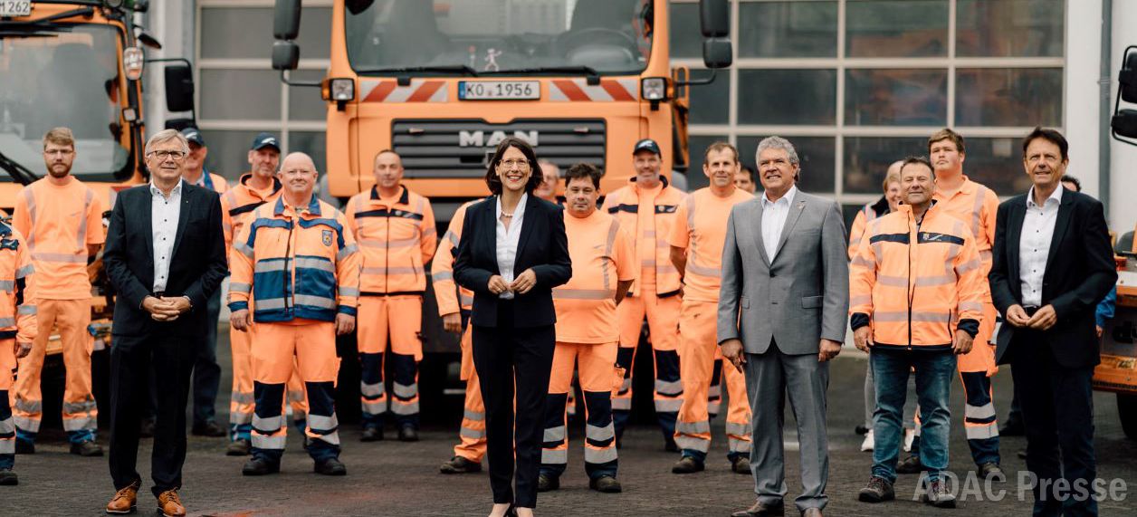 Ministerin Schmitt und ADAC danken den Straenmeistereien 