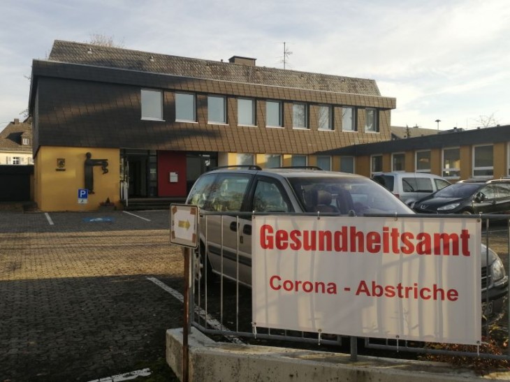 Das Gesundheitsamt kommt nicht mehr mit der Kontaktverfolgung hinterher. (Foto: Archiv/hak)