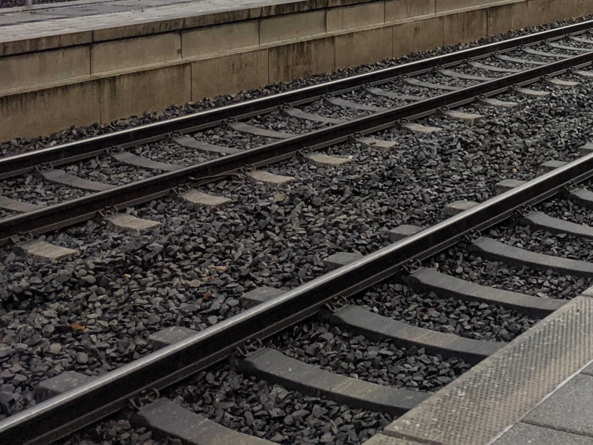 Betzdorf: Kind im Gleisbett – Bahnunfall verhindert 
