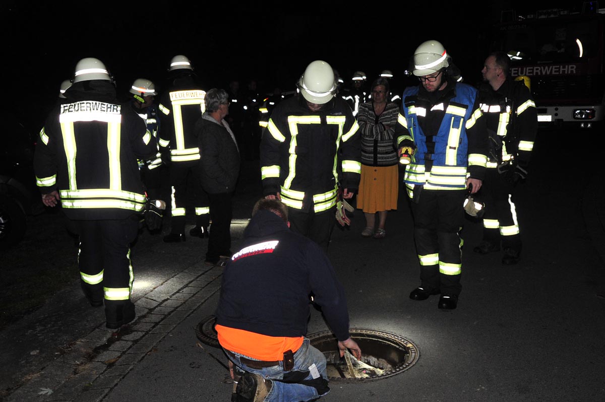 Groes Feuerwehraufgebot in Schneberg: Gasgeruch sorgte fr Aufregung bei Anwohnern