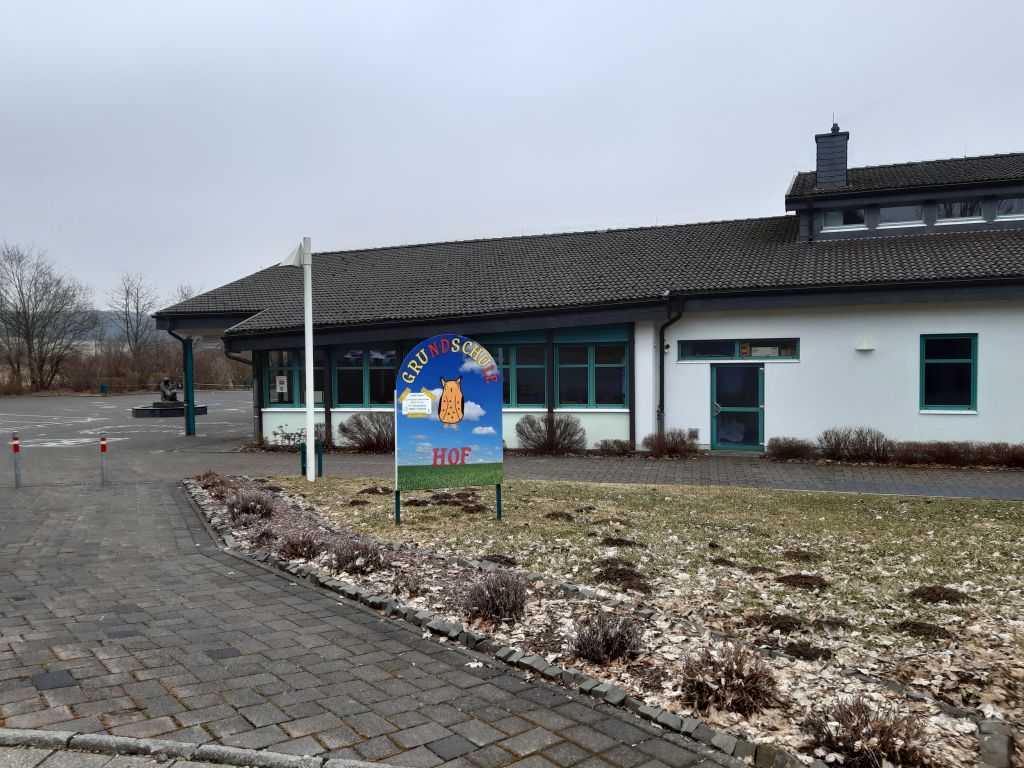 Grundschule Hof. Archivfoto der Verbandsgemeinde Bad Marienberg