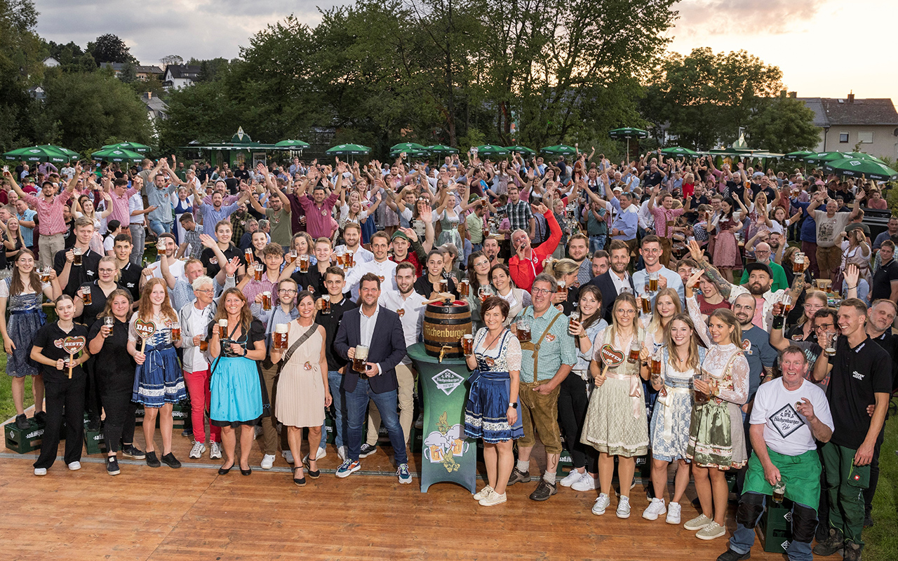 Westerwald-Brauerei erinnert mit Hachenburger Festbier-Anstich an die Erntedank-Tradition