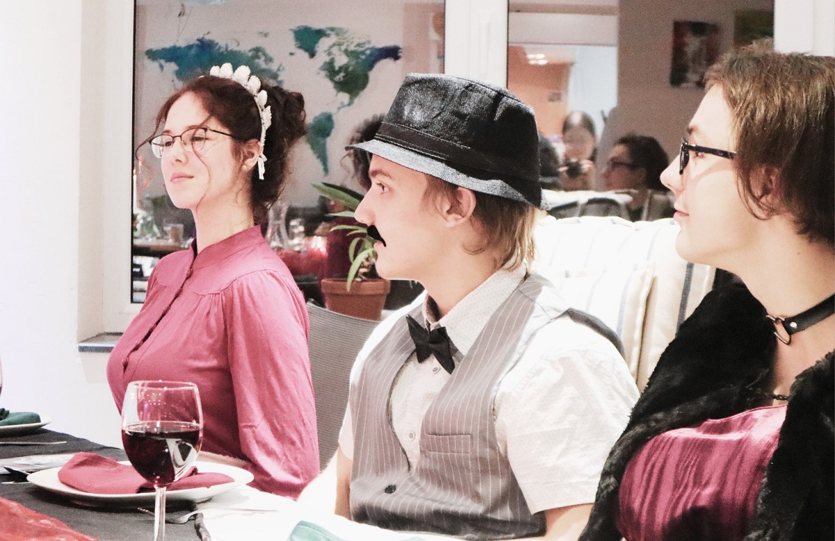 Krimidinner in Hachenburg: "Ruhe in Frieden, Sherlock" 