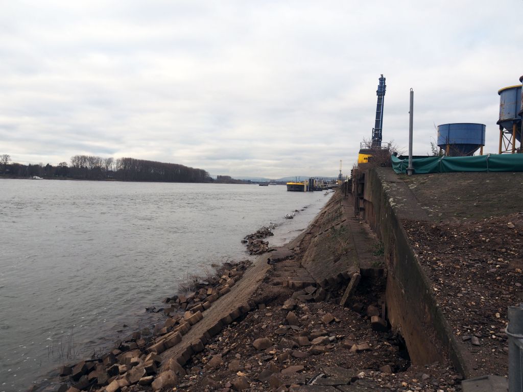 Vorbereitungen fr Ausbau der Kaimauer im Bendorfer Hafen