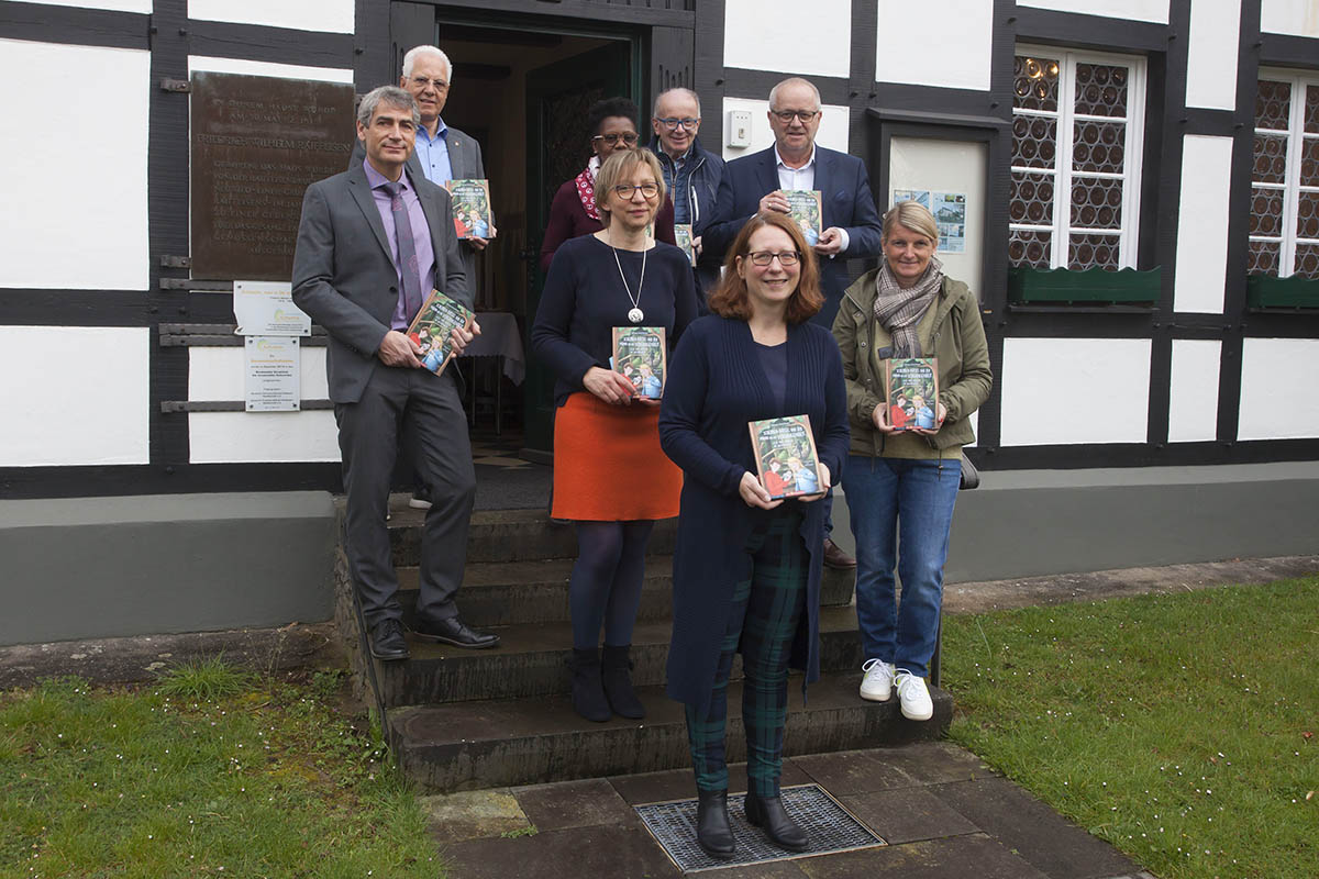 Solveig Ariane Prusko (vorne Mitte) stellte ihr Kinderbuch ber den spannenden Westerwald vor. Foto: Wolfgang Tischler