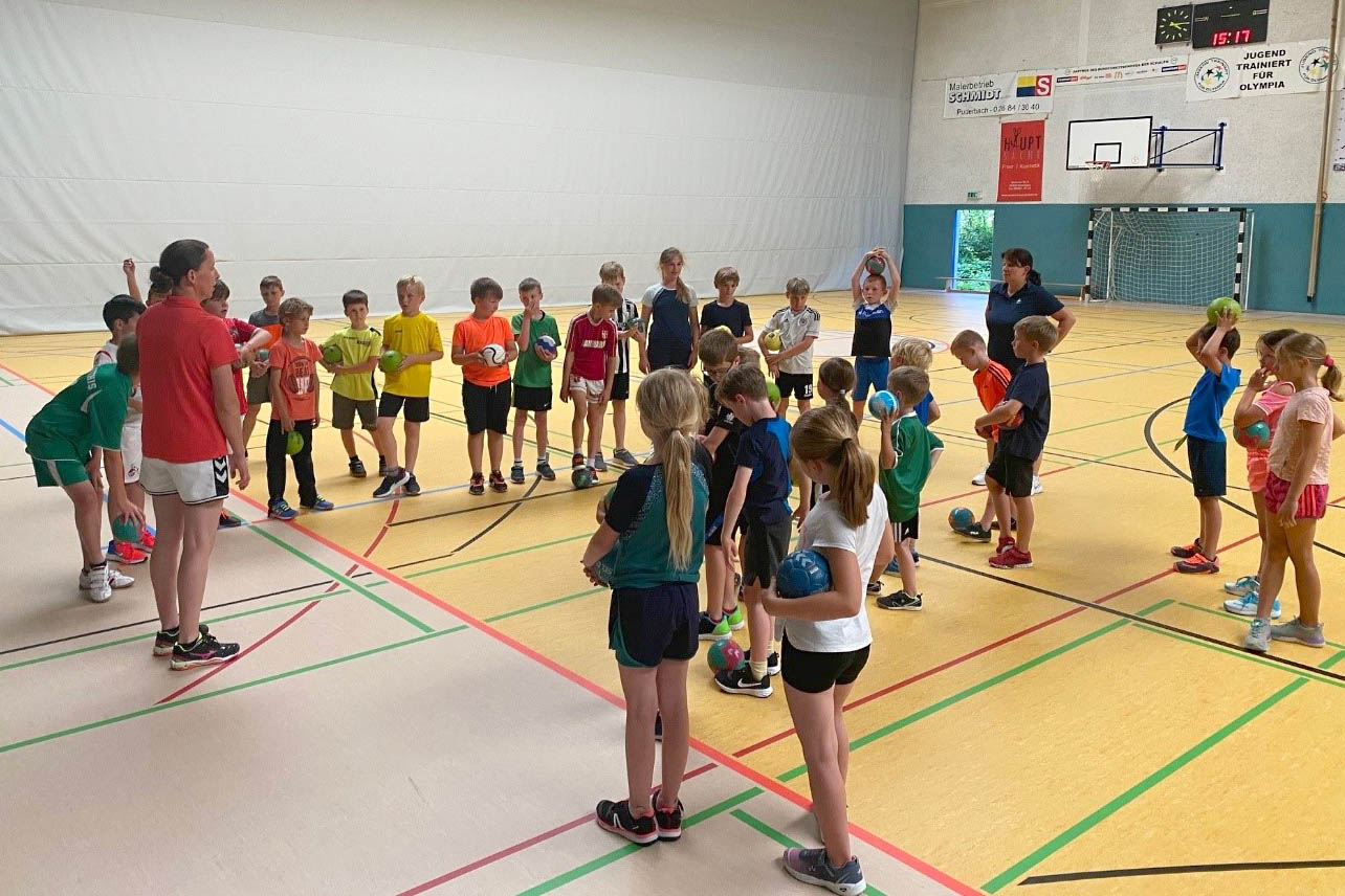 Mini und E-Jugendtraining am Dienstag in der renovierten Grosporthalle in Puderbach. Foto: privat