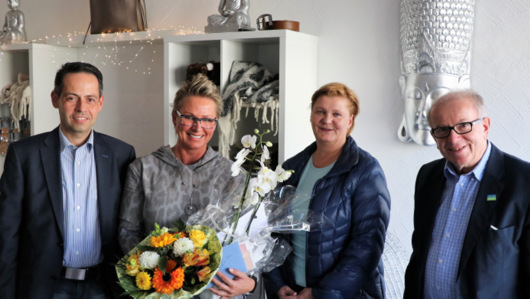 Gratulationen zur Neuerffnung: (von links) Horhausens Ortsbrgermeister Thomas Schmidt, Hand & Fuߓ-Inhaberin Christa Stelter, Marktplatz-Vorsitzende Rita Dominack-Rumpf und Beigeordneter Rolf Schmidt-Markoski. (Foto: Jrg Rumpf)