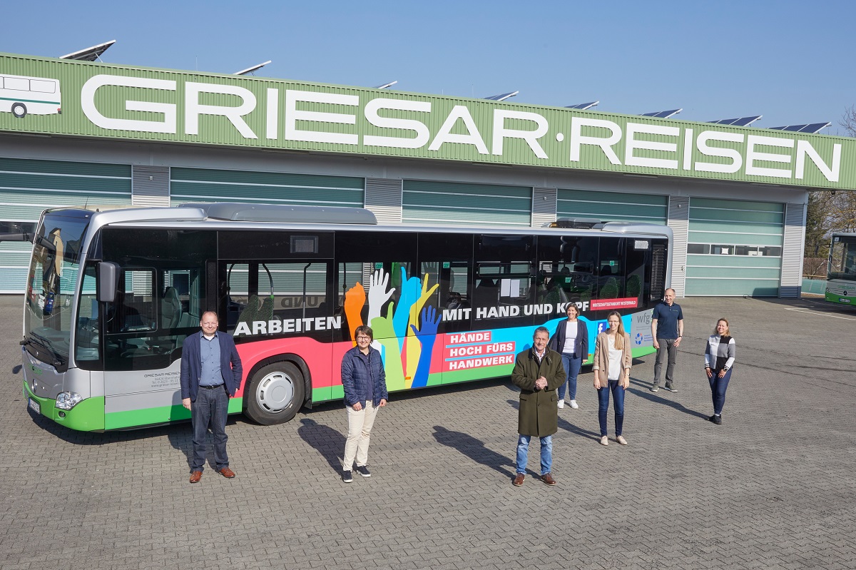 V.l. Olaf Mayer (Interbau-Blink), Daniela Griesar-Andres (Griesar), Landrat Achim Schwickert, Katharina Schlag (wfg), Laura Welling (Kern-Haus), Robert Andres (Griesar), Mine Bayca-Gegin (Knllinger). (Foto: Olaf Nitz)