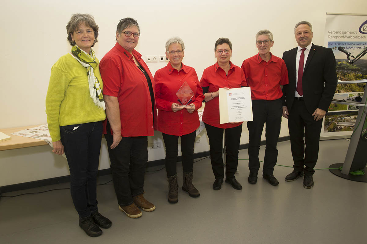 Die Gruppe "65plus" aus Hausen hat ein Herz fr Senioren