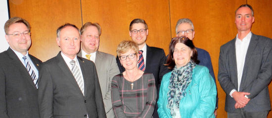 Einige Vorstandsmitglieder des Vereins Haus und Grund: (von links) Volker Puderbach, Vorsitzender Michael Schneider, Verbandsdirektor Ralf Schnfeld, Ingrid Kipping, Alexander Ermert, Marita Schmidt, Joachim Weid und Wolfgang Mrker. (Foto: Verein) 