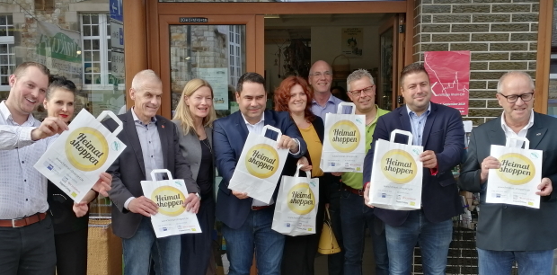 Auch dem Regionalladen Unikum in Altenkirchen stattete die Gruppe, die sich des Themas "Heimat shoppen" angenommen hatte, einen Besuch ab. (Foto hak)
