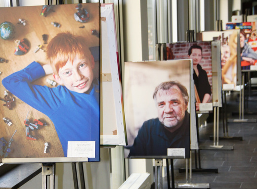 Die Wanderausstellung Herz verschenken ist im Kreishaus in Montabaur zu sehen. (Foto: Pressestelle der Kreisverwaltung)