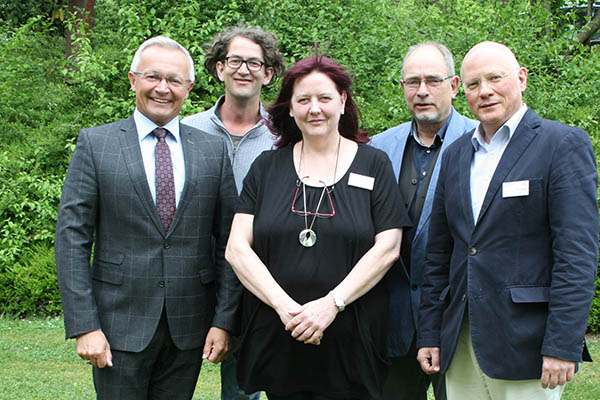 Landrat Achim Hallerbach, Jens Arbeiter von der Neuwieder Kontakt- und Informationsstelle fr Selbsthilfe (NEKIS), Anette Baldus, Leiterin des Sozialdienstes des Marienhaus Klinikums St. Antonius, Dr. Ulrich Kettler, der Psychiatriekoordinator des Landkreises Neuwied und Dr. Georg Gerken, Oberarzt der Klinik fr Psychiatrie, Psychotherapie und Psychosomatik (von links). Foto: Andrea Schulze