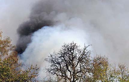 Weithin sichtbar war der Brandausbruch in Hilkhausen. Fotos kk