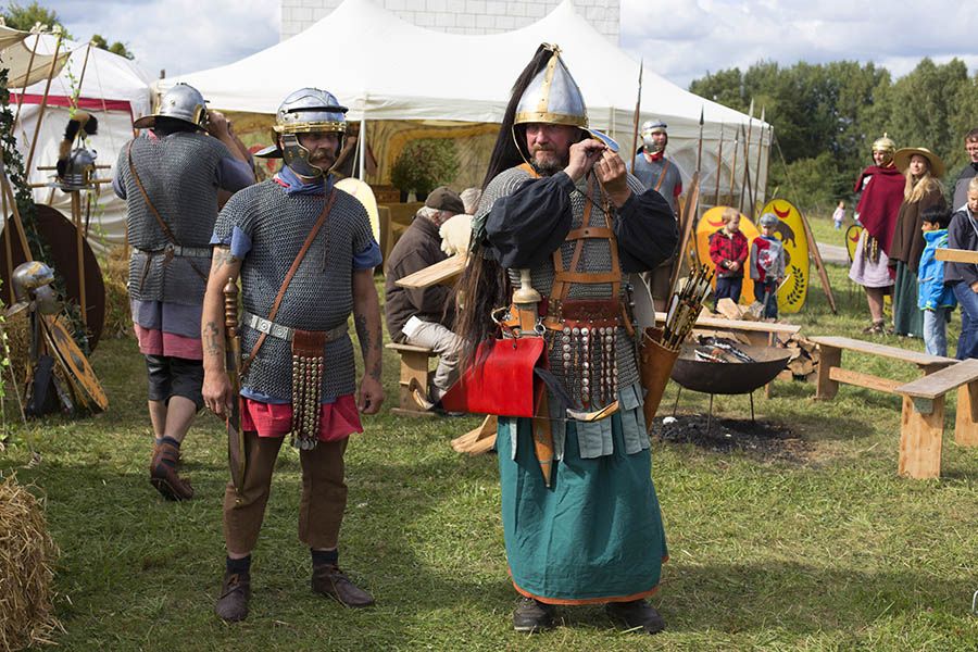 Familie trifft Rmer beim Limesfest in Hillscheid