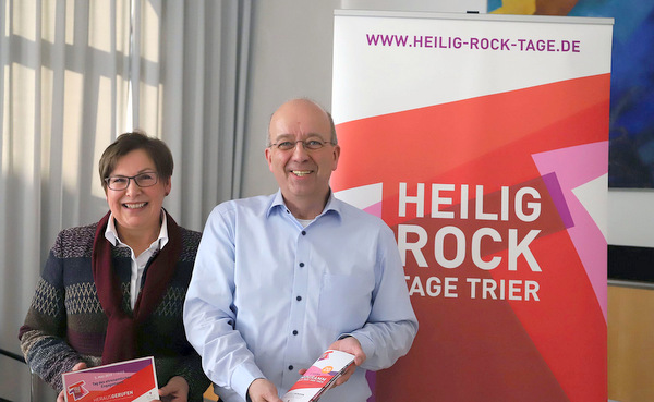 Michaela Tholl und Wolfgang Meyer stellten das Heilig-Rock-Programm 2019 vor. (Foto: Bistum Trier)
