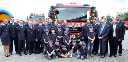 Die Horhausener Feuerwehr hat das neue MLF offiziell in Betrieb genommen. (Foto: kk)