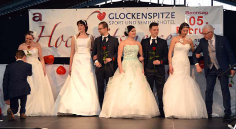 Die festliche Mode fr den Hochzeitstag prsentierten die Models perfekt. Fotos: kk