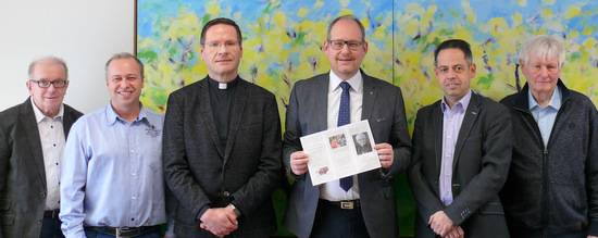 Der Vorstand des Frdervereins zum Gedenken an Joseph Kardinal Hffner: (von links) Rolf Schmidt-Markoski, Thomas Gehlen, Pastor Peter Strauch, Bernhard Meffert, Thomas schmidt und Heribert Hesseler. (Foto: Frderverein) 