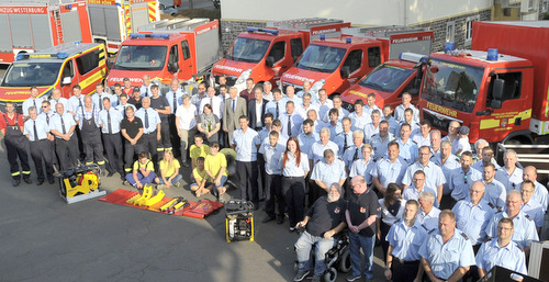 An insgesamt sechs Feuerwehren der Verbandsgemeinde Westerburg wurden in Hhen Gertschaften und Fahrzeuge bergeben. (Foto: kdh)