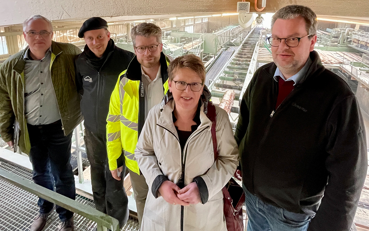 Von rechts nach links: Markus Hof, Brgermeister VG Westerburg, Dr. Tanja Machalet MdB, Stefan, GF Sgewerk Hassel, Pierre Held, Ortsbrgermeister Stockum-Pschen. (Foto: Wahlkreisbro Machalet)