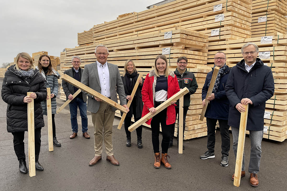 Start zur Vorbereitung der Westerwlder Holztage 2022 (v.l.n.r.): Sandra Kster, Mona Mller, Christian Robenek, Achim Hallerbach, Anja Hoffmann, Kristina Janke Bruch, Gerhard Willms, Bernd Hermann, Oliver Mhmel. Foto: Wir Westerwlder