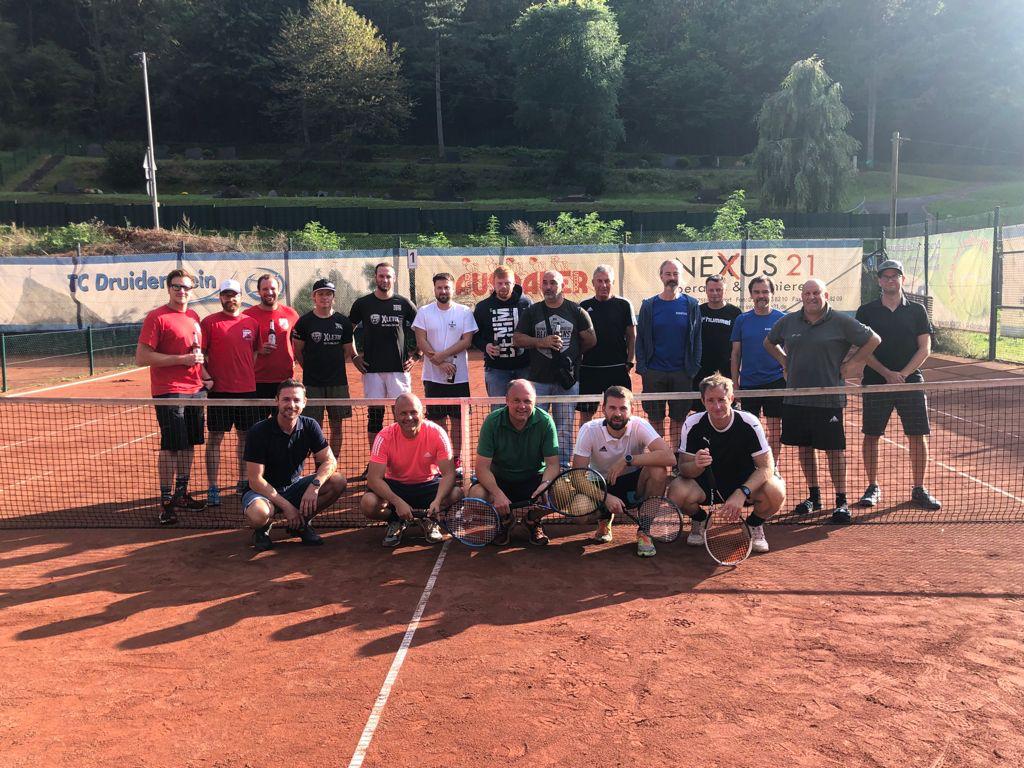 Bei gutem Tenniswetter spielten zehn Doppelmannschaften um den heibegehrten Titel TC Open Sieger 2021. (Foto: Veranstalter)