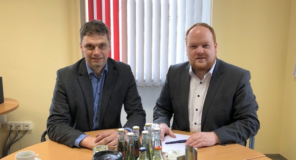 SPD-Landratskandidat Andreas Hundhausen (rechts) tauschte sich mit Westerwaldbahn-Geschftsfhrer Oliver Schrei aus. (Foto: SPD)