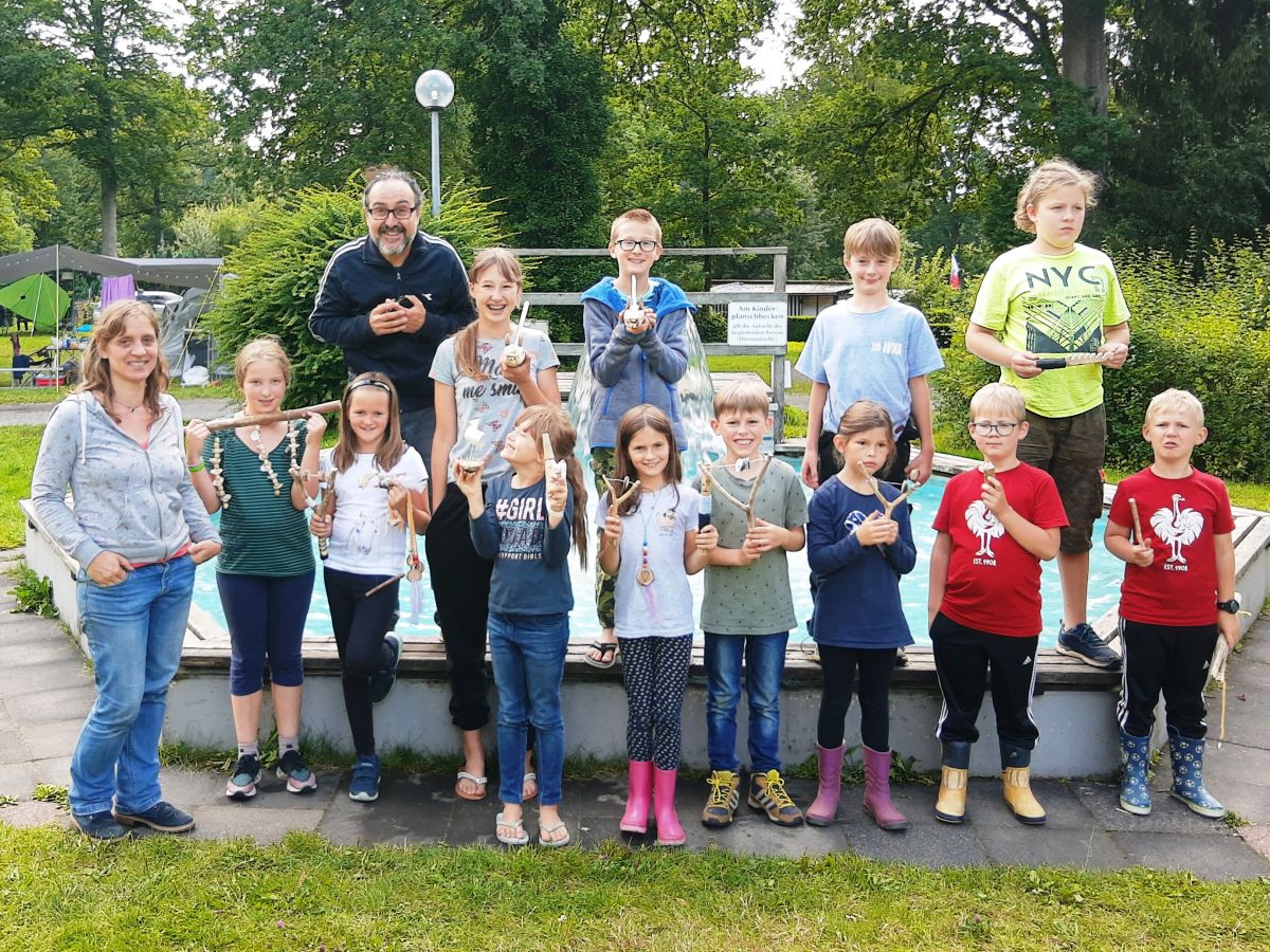 Bei der Ferienspa-Aktion Holz- und Musikwerkstatt waren die Kinder mit viel Elan dabei. (Foto: PR)