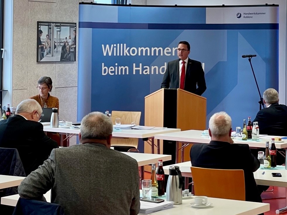 HwK Koblenz: Arbeitnehmervizeprsident Joachim Noll wrdigt Krisenmanagement