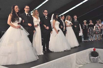 Hhepunkt der diesjhrigen Altenkirchener Hochzeitsmesse: Die Modenschau mit den Brautkleidern. Fotos: kk