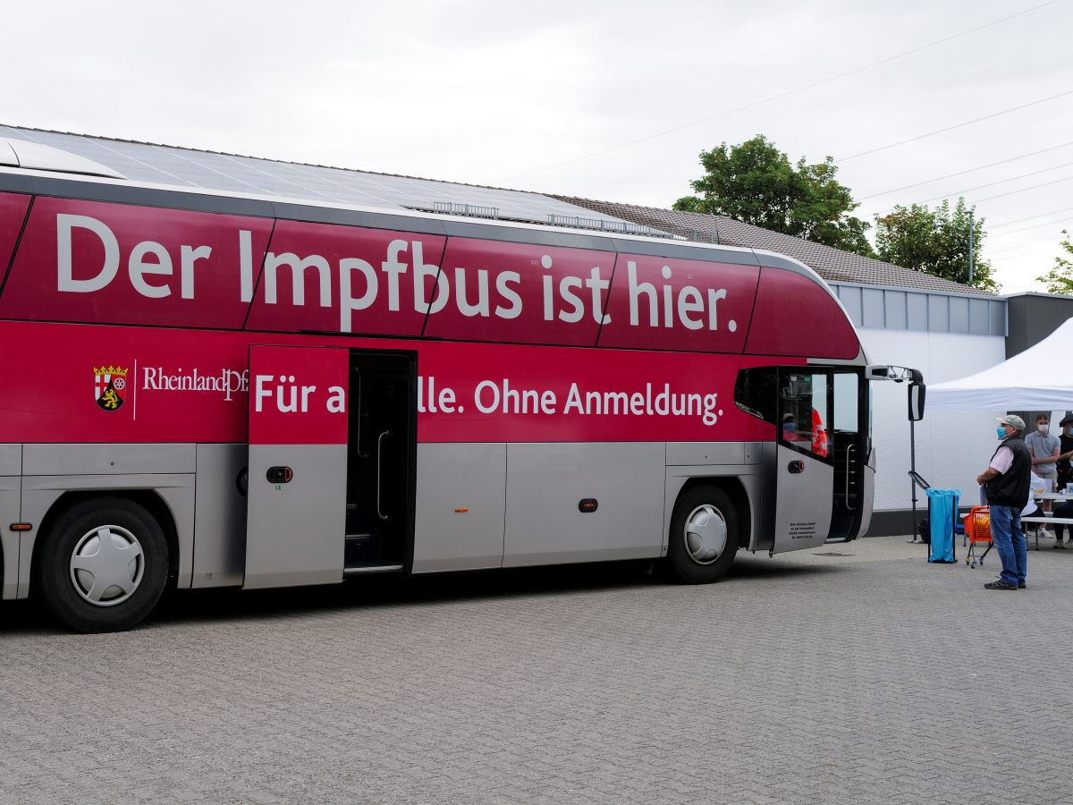 Am 3. September an der Stadthalle Betzdorf: der Impfbus. (Foto: VG Verwaltung Betzdorf-Gebhardshain) 