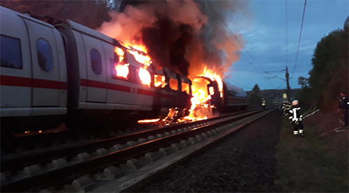 Auf der ICE-Strecke Kln-Frankfurt geriet ein ICE-Waggon in Brand. (Foto: privat) 