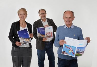 V.l.n.r.: Gabi Wieland, Stadtbrgermeisterin, Richard Hover, Regionalgeschftsfhrer IHK, 
Josef Schller, City Manager. Foto: Nitz Fotografie
