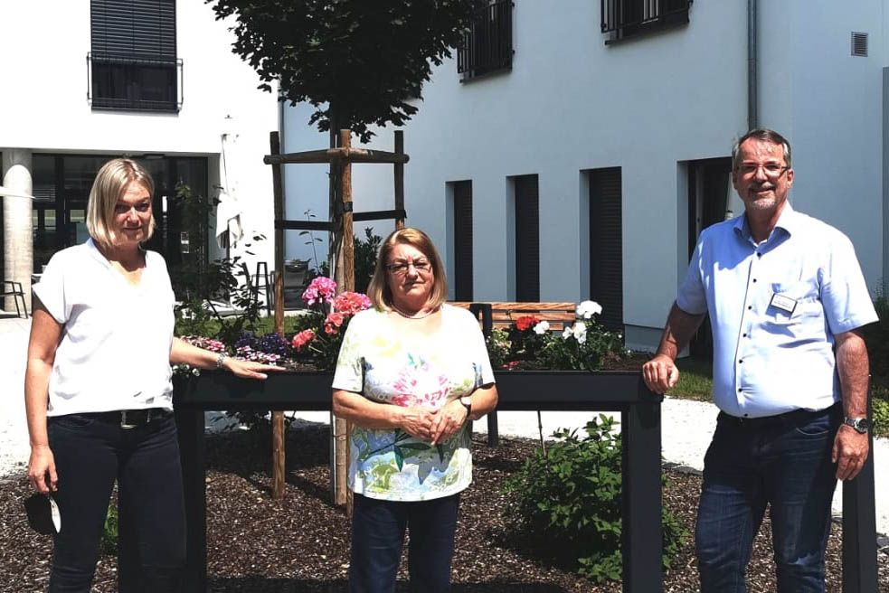 Pflegedienstleiterin Nicole Bergerforth, Ehrenamtskoordinatorin Monika Gbel-Zenz und Einrichtungsleiter Sven Lefkowitz sind die Ansprechpartner fr ehrenamtliches Engagement in der BELLINI Senioren-Residenz Neuwied (von links). Foto: privat