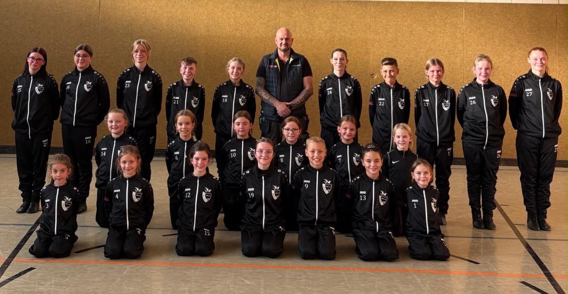 Neue Trainingsanz�ge f�r die Bambinos des Karnevalsvereins Scheuerfeld