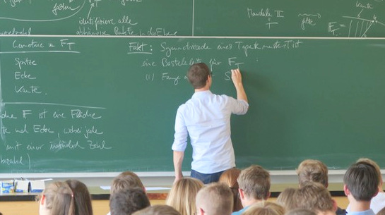 Das Hausdorff-Zentrum fr Mathematik der Universitt Bonn ldt Schler ab der zehnten Klasse ein, spannende Einblicke in die Mathematik zu gewinnen und ihre Vielfltigkeit zu entdecken. (Foto: HCM/Uni Bonn)