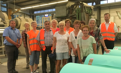 Die Altenkirchener Landfrauen zu Gast bei Interface Performance Materials in Almersbach. (Foto: Landfrauen)