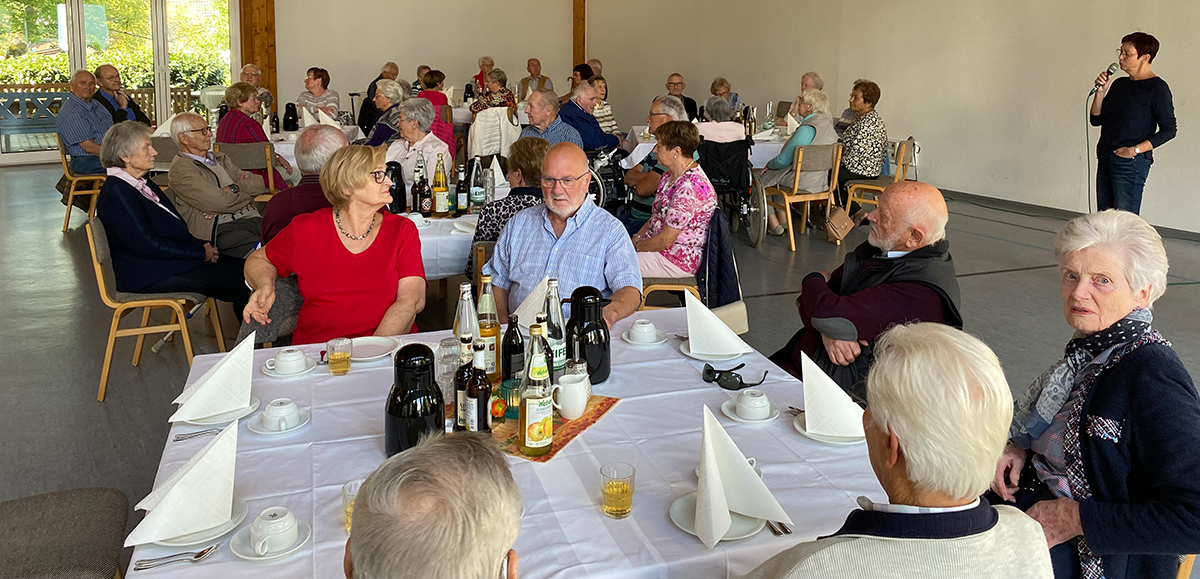 Begeisterte Zuhrer bei der Seniorenfeier. (Fotos: Ortsgemeinde Pracht)