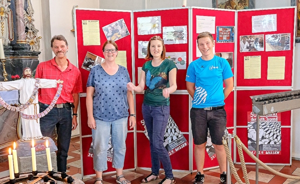 Machen in Kreuzerhhung auf den 50. Wissener Jahrmarkt aufmerksam: (von links) Thomas Schuster, Andrea Stricker, Julia Bender und Sebastian Hendriks. (Foto:privat)