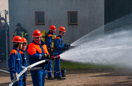 Die Jugendfeuerwehren sind ein Garant fr gut ausgebildeten Feuerwehrnachwuchs. Mit einem Firefighter Action Day am 29. April wollen die Feuerwehren Krmmel-Sessenhausen und Marienrachdorf fr ihre Arbeit und die Bedeutung der Feuerwehren werben. (Foto: Veranstalter) 