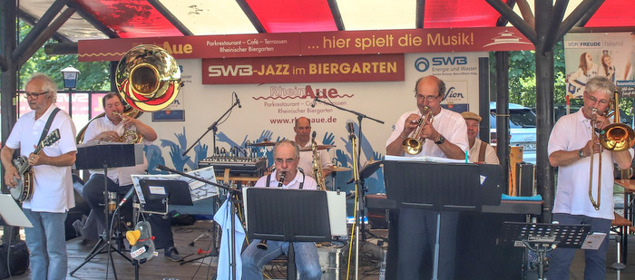 Traditioneller Dixiesound: Schrglage spielte in den Rheinauen 