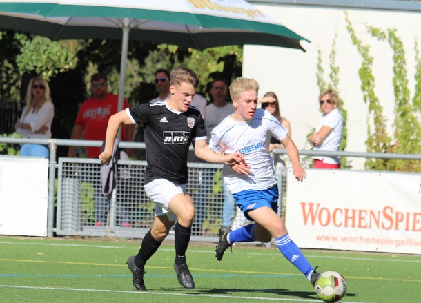 Micha Fuchs (rechts) bei einem seiner Sturmlufe. (Foto: JSG Wisserland) 