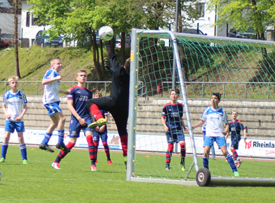 Ein spannendes Duell lieferten sich die Kicker der D-Jugendmannschaften Wissen und Neitersen. Foto: Verein