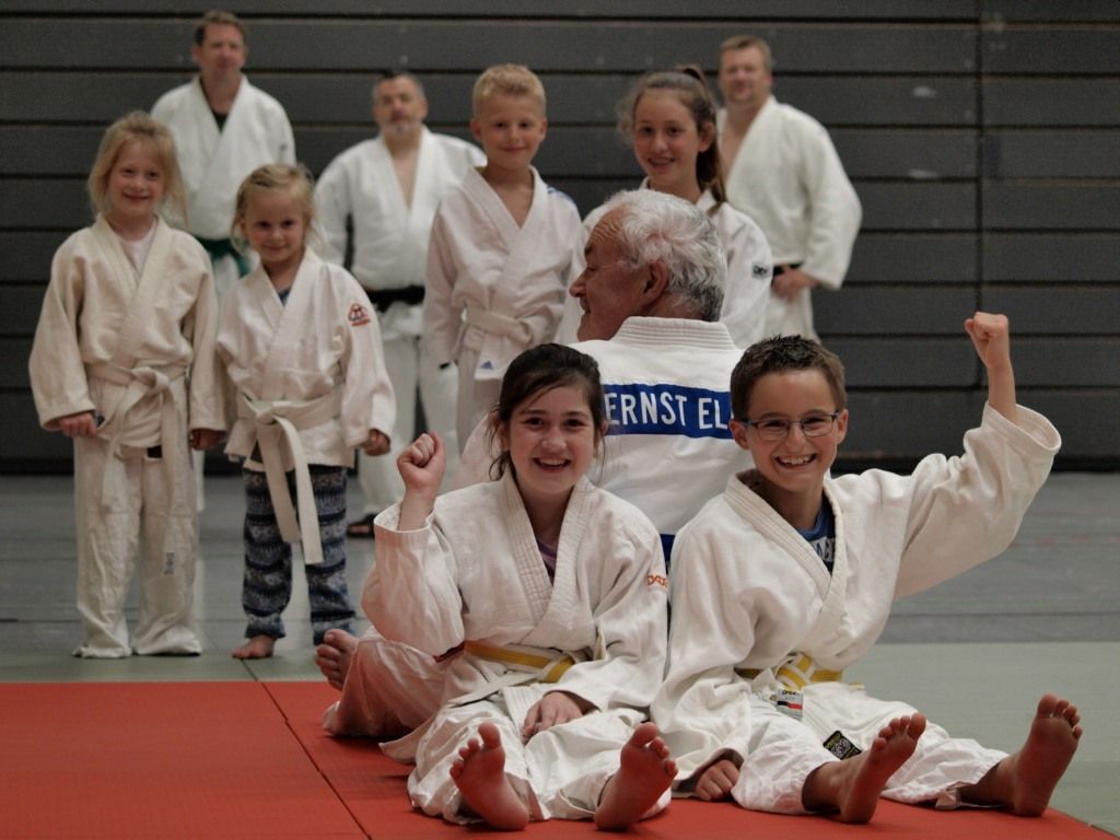 Kinder trainieren wieder mit Freude. Foto: Jens Schawaller