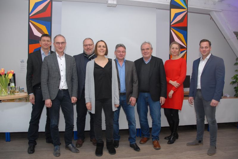 Von links: Teamleiter Uli Heibel (Jobcenter WW-Kreis), Theo Krayer (Geschftsfhrer Jobcenter WW-Kreis), Jochen Geiel (Geschftsfhrer Jobcenter R-L-Kreis), Sonja Querbach (Jobcenter R-L-Kreis), Jrgen Heibel (Teamleiter Jobcenter R-L-Kreis), Bernd Sorger, Susan Hempel und Maximilian Sorger (GFBI). Foto: privat