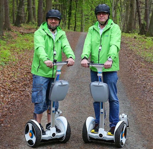 E-mobil mit dem NINEBOT/"Segway" als gefhrte Tour auf den Kppel. Foto: Veranstalter