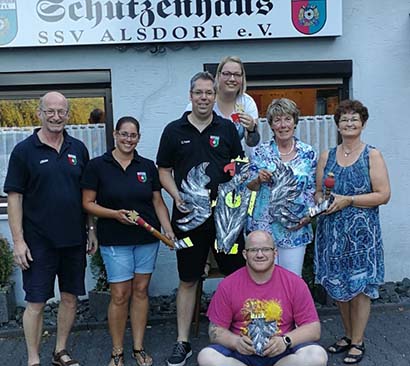 Schtzenkaiser und die erfolgreichen Insignienschtzen. Foto: Verein